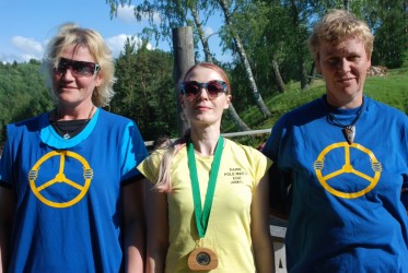 fideelia-signe-roots-koos-naismehhanisaatoritega-foto-temalt-endalt-2015