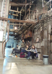 EKA Disainiteaduskonna tudengid joonistamise/maalimise praktikal 20016 Kultuurikatlas.