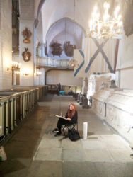 Maria Järva (BKL 1) EKA Disainiteaduskonna joonistamise/maalimise praktikal Toomkirikus mais 2016.