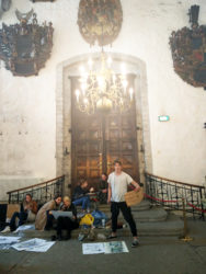 EKA Disainiteaduskonna tudengid Toomkirikus joonistamise/maalimise praktikal mais 2016