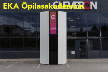 EKA_Lauri Hirvesaar ja Cleveroni pakiautomaat