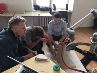 Esimene suurem robotkäega prinditud saviese valmimas.