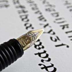 fountain-pen-442066_1920_800x800_acf_cropped