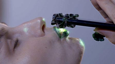 Ekraanitommis_Darja_Popolitova_videotoost_Kuidas_raakida_voorkeelt_vigadeta_2021_Andres-Nõlvak-sound-Jakob-Tulve-vfx-Darja-Popolitova-artist