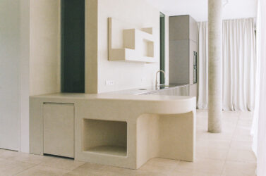 (c)-juliane-roethig-2022_some-place-studio_mittekueche-01.s