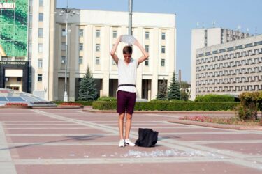 Aliaxey Talstou. Videodokumentatsioon performance’ist „Õnne jaoks!“ : Видеодокументация перформанса «К счастью!» : Video documentation of the performance For Happiness! (2016)