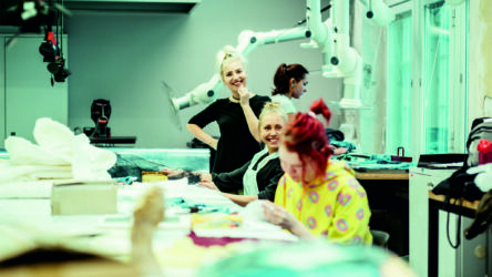 EKA-tekstiiliosakonna-tudengid-scaled-aspect-ratio-1920-1080-1-2048x1152