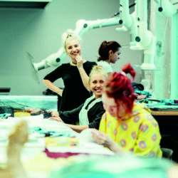 EKA-tekstiiliosakonna-tudengid-scaled-aspect-ratio-1920-1080-1-2048x1152-1-aspect-ratio-1080-1080