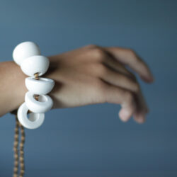 Portselanist-ehe_Puudutus-scaled-aspect-ratio-1080-1080