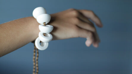 Portselanist-ehe_Puudutus-scaled-aspect-ratio-1920-1080