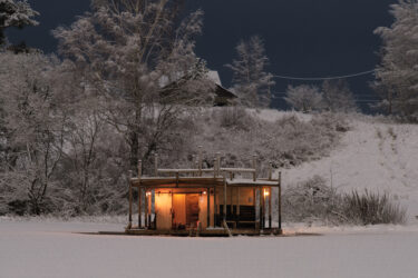 fFoating smoke sauna “Püha Viha” designed and built by interior architecture students in Southern Estonia. Photo by Päär Keedus.