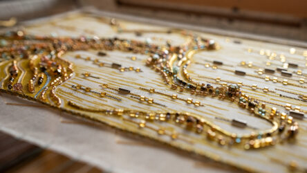 Mixed-media tikand kavandist kanganäidiseni