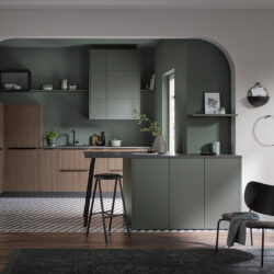 Vegas_Gruen-metallic_Walnuss-natur_f_1700x1200-aspect-ratio-1080-1080