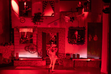 ants1_CarmenElectra_kaur-tora-2