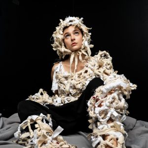 Kolletsiooni autor Kathriin Graf. Juhendjad Maria Kristiin Peterson ja Cärol Ott. Stilistika Marion Laev ja moekorralduse eriala tudengid. Fotograaf Ako Allik