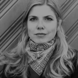 Karola Mursu_must-valge