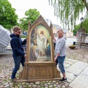 Paide kiriku altarimaal