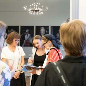 Kummardus-naitus-Berliin-avamine-28.09.23-13-scaled