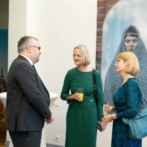 Kummardus-naitus-Berliin-avamine-28.09.23-14-scaled