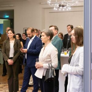 Kummardus-naitus-Berliin-avamine-28.09.23-20-scaled