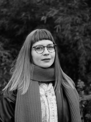 laura-pold-portrait-marekma-emets2021_orig