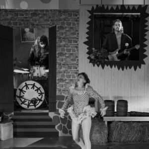 ants1_CarmenElectra_kaur-tora-1