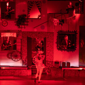 ants1_CarmenElectra_kaur-tora-2