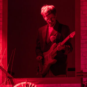 ants1_CarmenElectra_kaur-tora-4