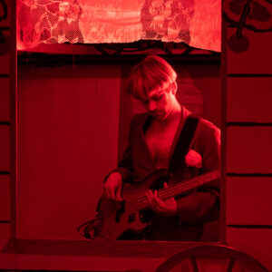 ants1_CarmenElectra_kaur-tora-5