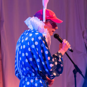 ants1_CarmenElectra_kaur-tora-21