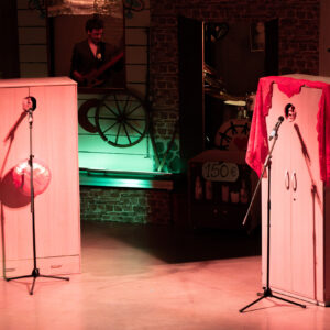 ants1_CarmenElectra_kaur-tora-25