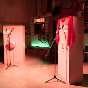 ants1_CarmenElectra_kaur-tora-28