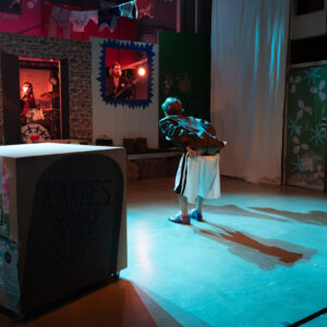 ants1_CarmenElectra_kaur-tora-30