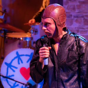 ants1_CarmenElectra_kaur-tora-34