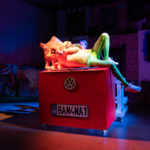 ants1_CarmenElectra_kaur-tora-47