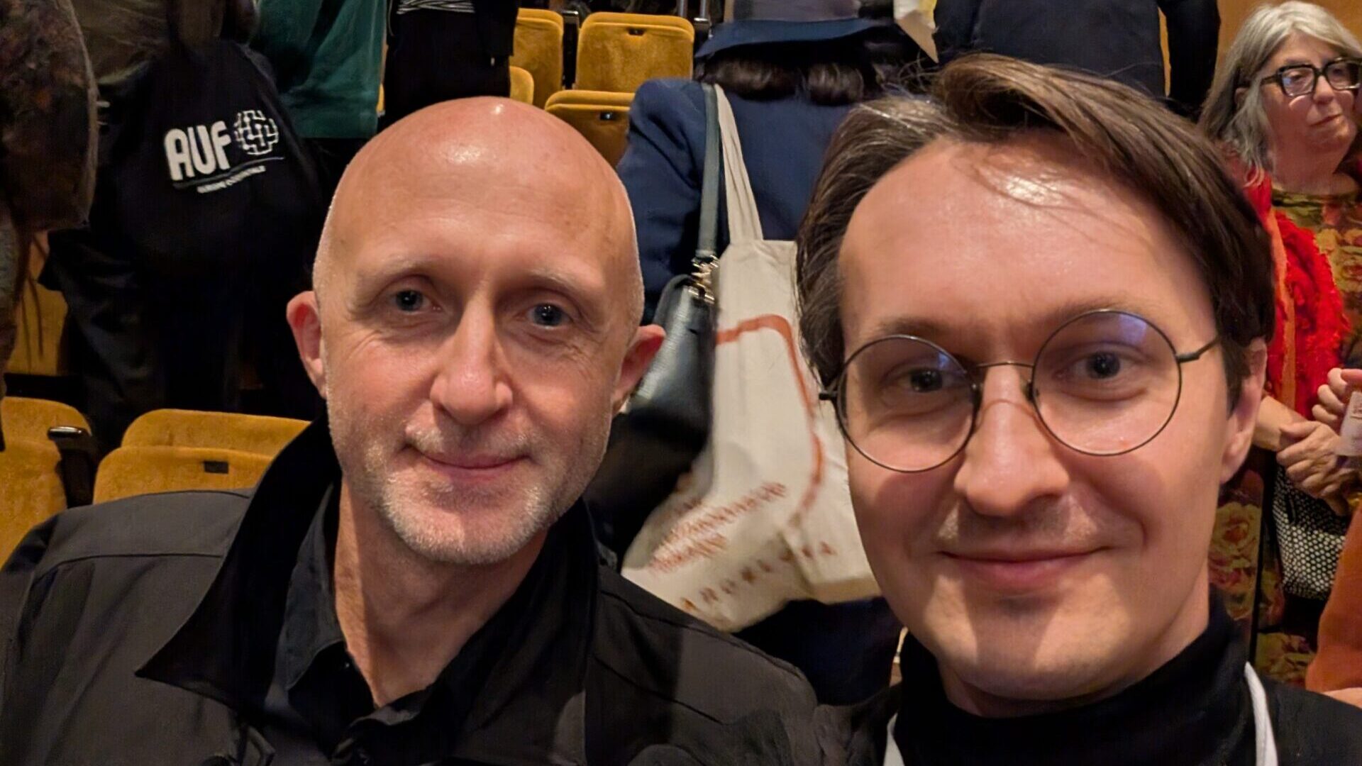 Hannes Aava ja auhinda vastu võtnud õppejõud Ed Wall biennaalil (1)