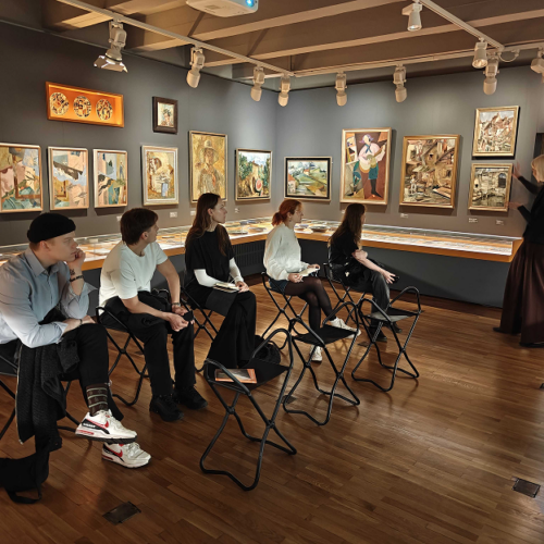 digitootedisainerid — Digitootedisainerid Adamson-Ericu muuseumis muuseumi kogu ja eluga tutvumas.