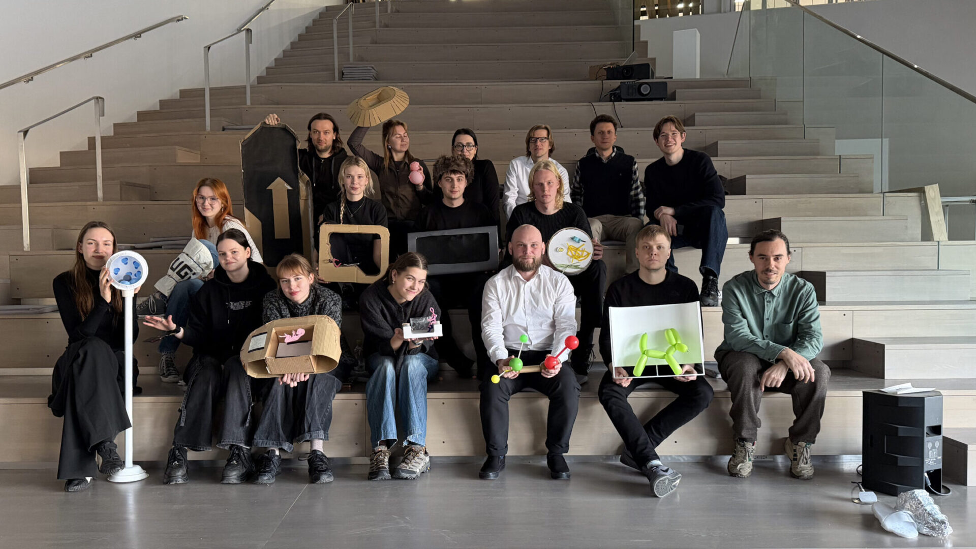 Tootedisainerid Tokyo Ülikoolis — Tootedisaini tudengid DLX Lab töötoas Tokyo Ülikoolis.