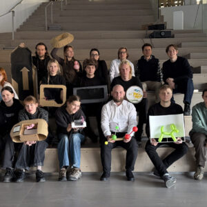 Tootedisainerid Tokyo Ülikoolis — Tootedisaini tudengid DLX Lab töötoas Tokyo Ülikoolis.