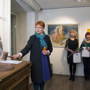 Prof Signe Kivi avamas oksjonit. Foto_www.opleht.ee