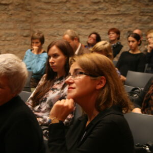 Ees vasakult: prof em Anu Raud, Liisa Pakosta