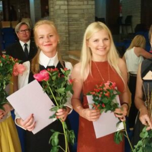 Bakalaureusekraadi omanikud lõpuaktusel 2017