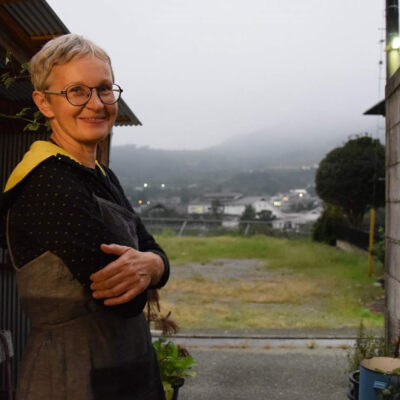 Seminari juhatab EKA tunnustatud õppejõud, keraamika osakonna dotsent Ingrid Allik