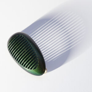 Liina Lelov Pross "Grille" 2017 M: 3D prinditud vaik, kameeleon värv, teras Foto autor: Liina Lelov