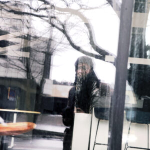 autoportree_mööbliäri_dekoratiivpuhmana_kalev_vapper_2019_tallinn_10x15_r300