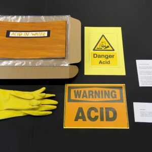 Mark Hiir. Acid in Water. Acid, paper. Karp: 21×39×0,5 cm, raamat: 29×40×7 cm. 2019